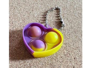 NY GUL LILA hjärta Pop It Fidget Toy nyckelring Sensorisk Anti stress leksak