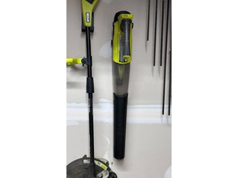Väggfäste för Ryobi One+ lövblås P2108