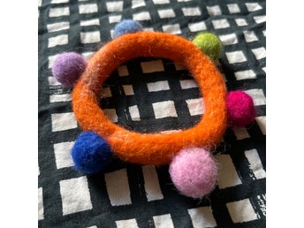 Artsy Armband Ull Nåltovad Unik Tovad Unik Smycke Kulturtant Core Chic Trend