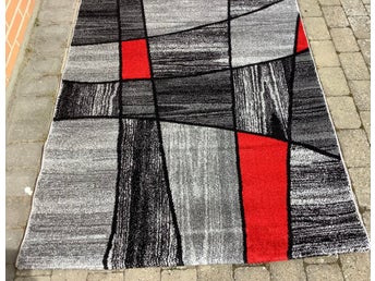 Spännande design, matta stl 133x195 cm
