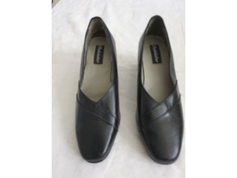 Studebaker,skinn pumps, svarta, storlek 36