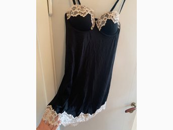 OANVÄND klänning nattlinne i sidenkvalitet me.. (407356768 OANVÄND klänning nattlinne i sidenkvalitet me.. (407356768