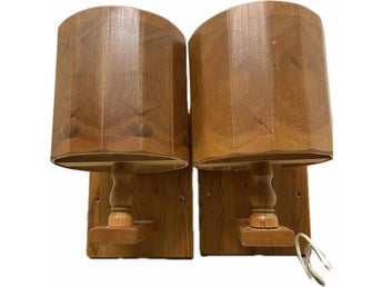 Ett Par Vintage Beng Slöjdare Hede Vägglampor i trä Swedish Wall Lights