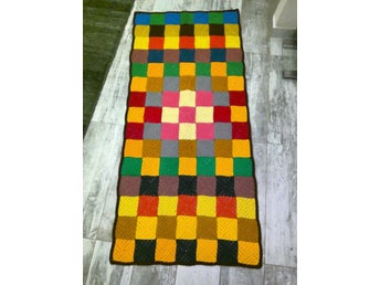 Handvirkad täcke i glada färger 71x154