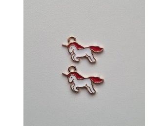 2 st röda enhörningar - berlocker / charms / hängen