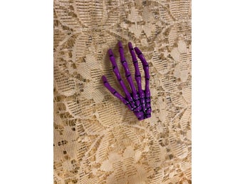 Snyggt och Häftigt Hårklämmor En Skelett Hand