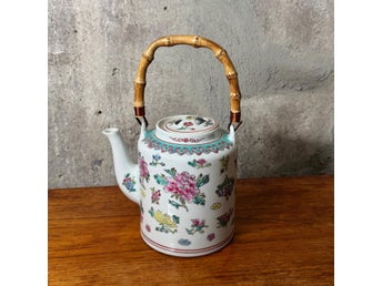 Tekanna Handmålad Blommotiv