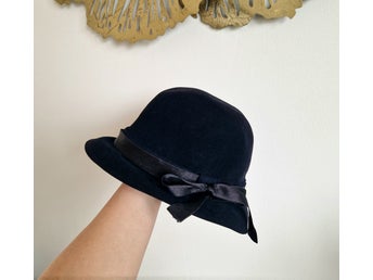 Nyskick Dam Wegener Svart Hatt Sammet Rosett Siden Fashion Lyx Trend Tidlös Mode