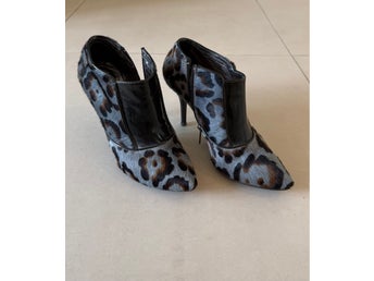 Just Cavalli ankle boots, högklackat, stövlett stl 37