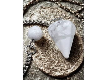 liten Pendel i howlite – för lugn & klarhet