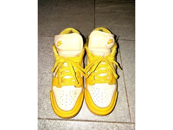 Nike Dunk Low sneakers gula/vita, storlek 40 (39)