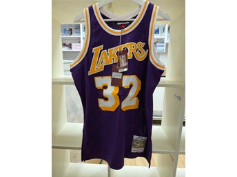 Mitchell & Ness lila, gul och vit baskettröja, storlek M