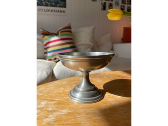 Skål på fot, Svenskt Tenn Handarbetat, Design Lassimari