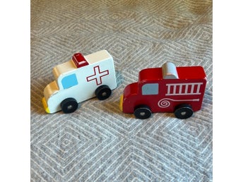 Träbilar: Ambulans och Brandbil