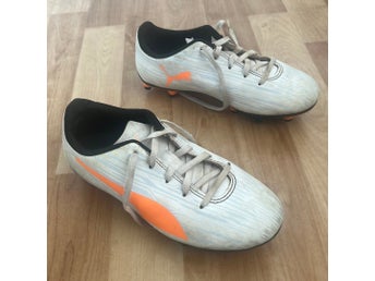 Puma Fotbollsskor Vit/Orange Storlek 32