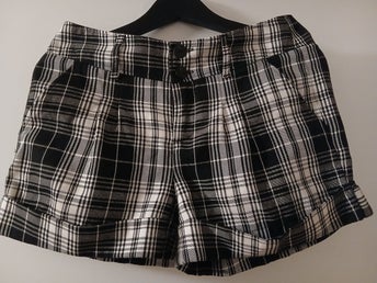 Zoul svart-vita-rutiga shorts, storlek 34