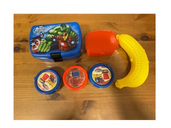Matlåda, hopfällbara muggar, bananfodral, Avengers och Spiderman
