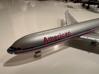 Leksaksflygplan - American Airlines - Welly