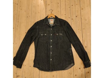 Levi's mörkblå denimskjorta, storlek L