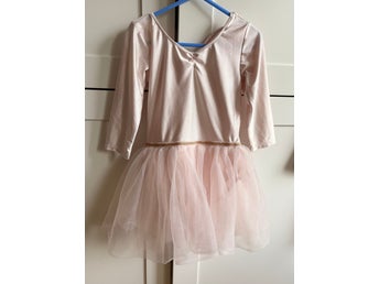 Rosa glittrig dansdräkt storlek 122/128 tyll utklädnad maskerad h&m