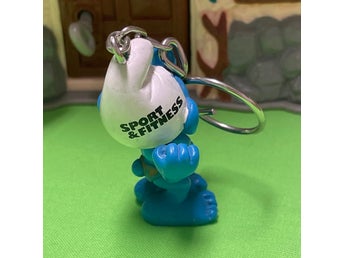 Raritet, Sport & Fitness Promosmurf som bodybuilder med nyckelring…..lågt utrop