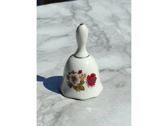 Vintage bordsklocka i porslin med vackert blommotiv / ros