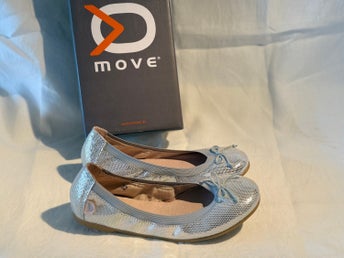 Move ballerina silver stl 32 Nu 150kr Ord 429kr