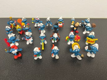 Samling av 25 stycken Smurfar-figurer