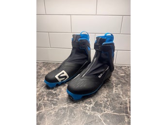 Salomon S/MAX Carbon Skate MV i svart/blå, storlek 42 Oanvänt!