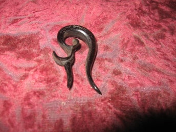 TÖJNING PIERCING TRIBAL 7 MM (ORGANISKT)