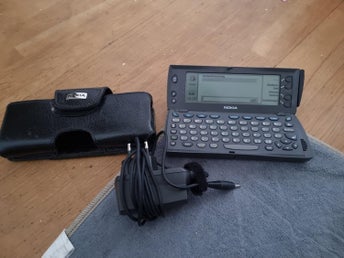 Communicator 9110 med originalladdare och originalfodral