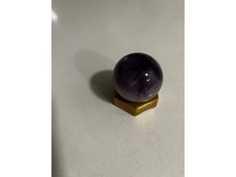 Äkta ametist klot 4cm i diameter med behållare