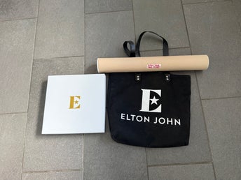 VIP-merchpaket från Elton John Farewell Yellow Brick Road-turnén