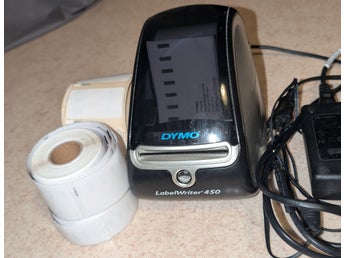 Dymo LabelWriter 450 + 4 rullar etiketter & strömadapter – Klockrent skick!