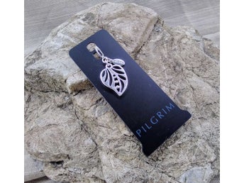 Pilgrim hänge, berlock, charm. Löv, blad. Nickelfri silverfärgad metall.