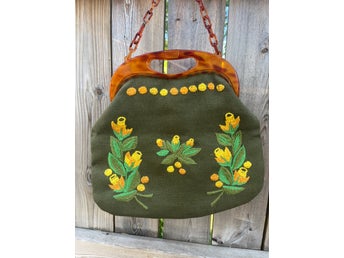 Retro Handväska med blommigt broderi och handtag med knäpplås