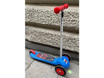 Spindelmannen sparkcykel för barn