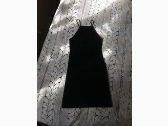 H&M Divided, klänning, strl: 32, svart, sammet (416203372 Kort klänning SvartSammet DAM | H&M SE