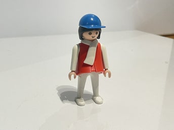 Playmobil figur kvinna m. hasduk röd klänning och blå keps - 70s 80s vintage