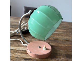 BORDS-/VÄGGLAMPA, Art Deco, 1920/30-tal. grön glasskärm