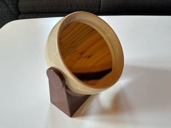 Retro Sminkspegel 70-tal troligtvis med förstoringsglas
