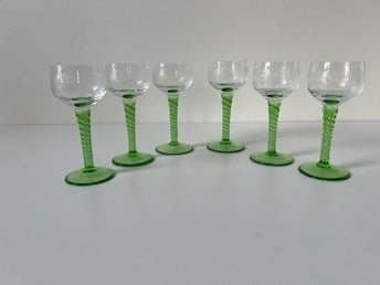 6 st LIKÖRGLAS etsad dekor, flätad fot 1900-talets andra del.