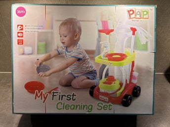 Helt ny! PAP - Leksaksstädvagn / städhjälp! My first cleaning set! Oöppnad!