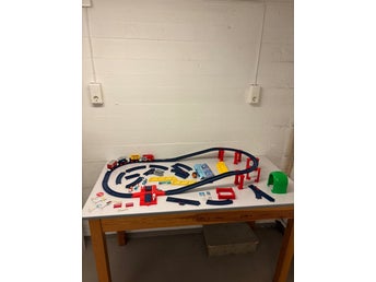 Tomytrain 2 tågbana med tillbehör