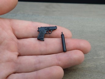 Miniatyr Pistol med Ljuddämpare. Skala 1:6. Dockhustillbehör.