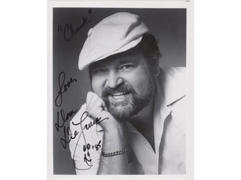 DOM DeLOUIS AMERICAN ACTOR COMEDIAN CHEF DIRECTOR AUTOGRAF FOTO