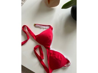 Supersnygg röd bikiniöverdel från Love by Lola, XL