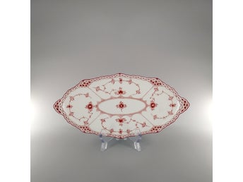 Royal Copenhagen Ruby Red Musselmalet Halvblonde Ovalt Fad (24,5 cm)