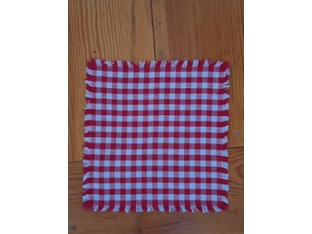Vävd duk med frans 26 cm x 25 cm
