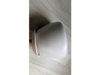 White ceramic bowl